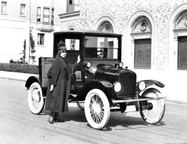 1922 Ford Model T Coupe Tires